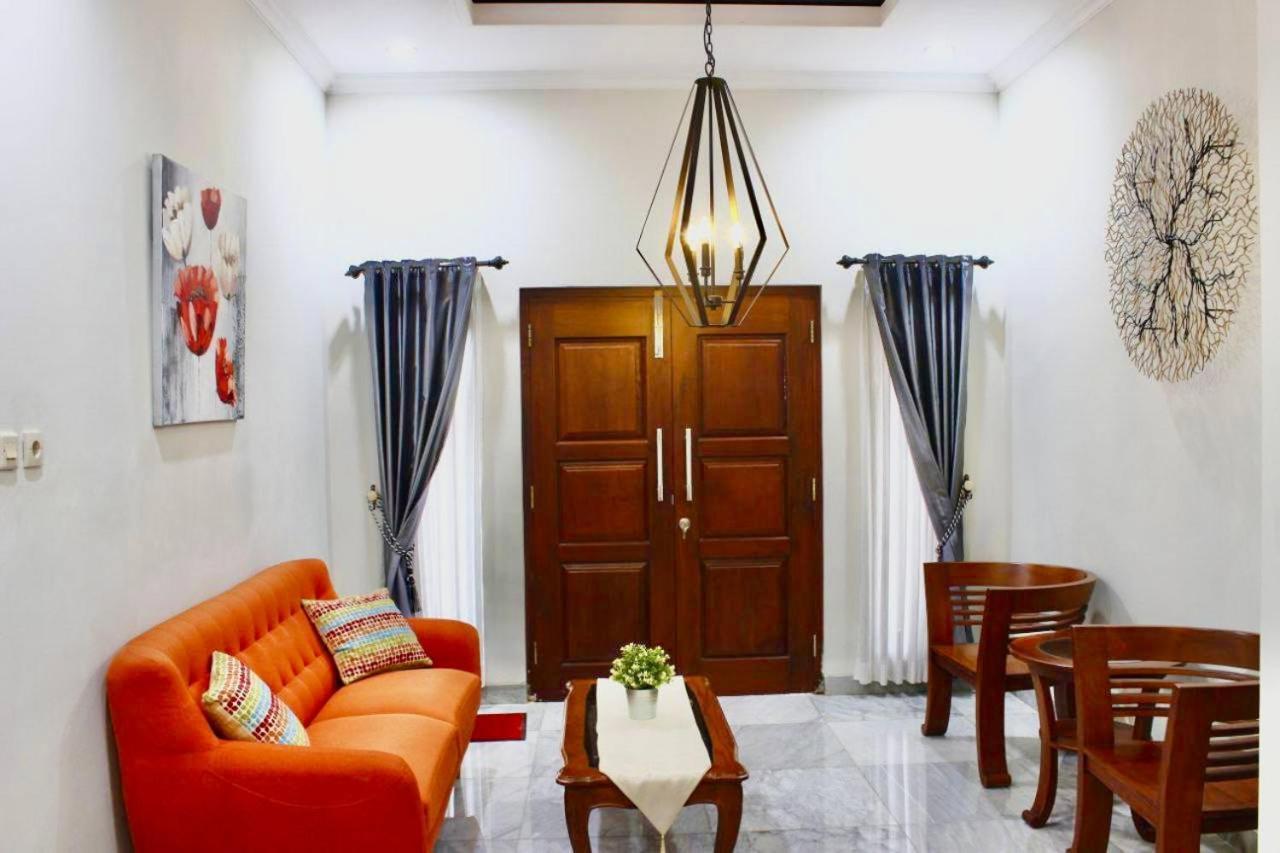 Dhn Tugu Godean Homestay *